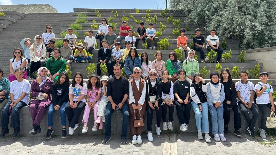 Öğrencilerimizle Kapadokya Gezisi Düzenledik.